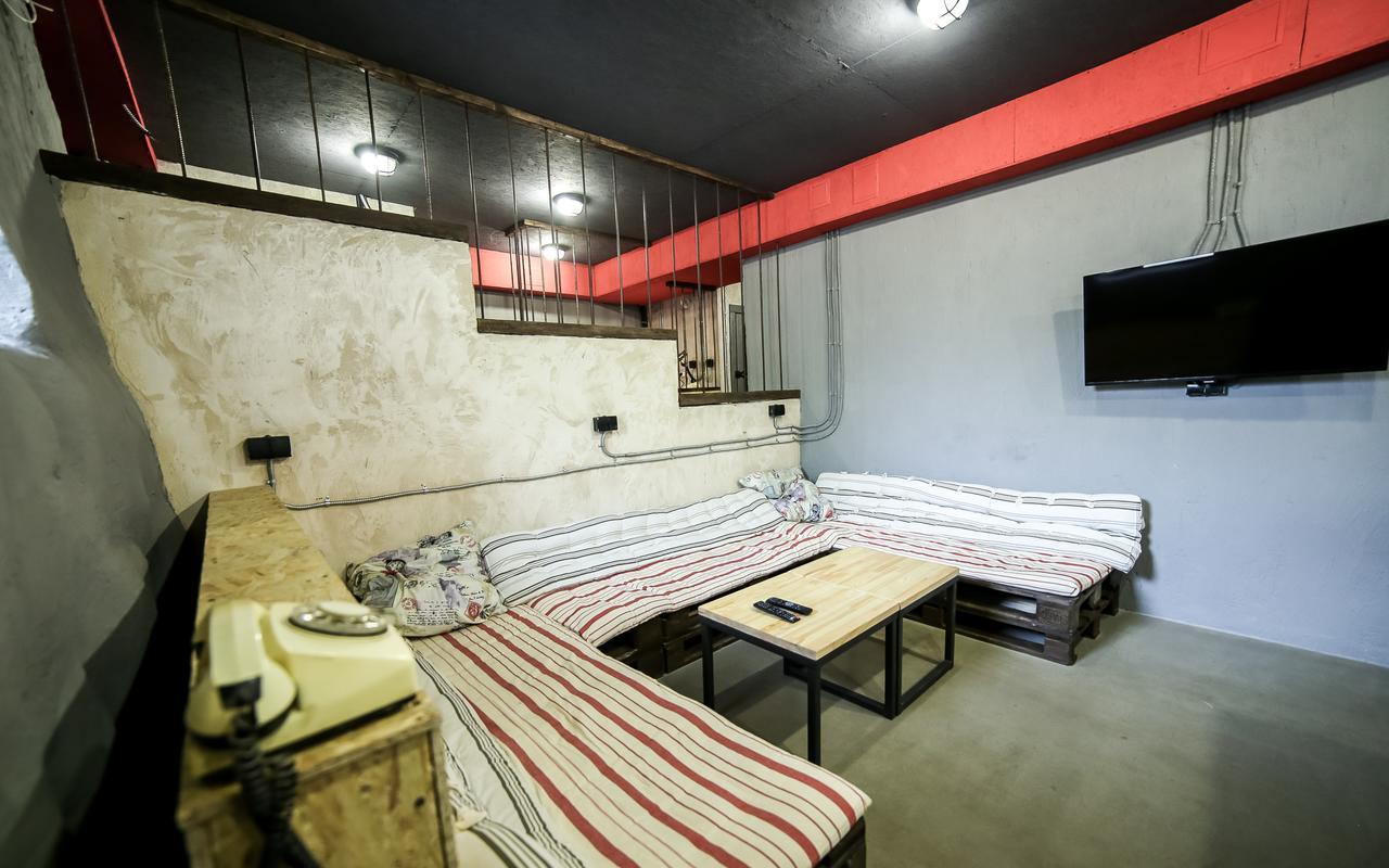 Auberge de jeunesse Lviv Loft Prison Extérieur photo